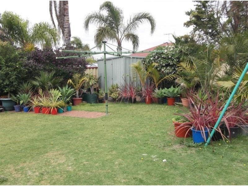 9 Tahlee Retreat, Carramar WA 6031