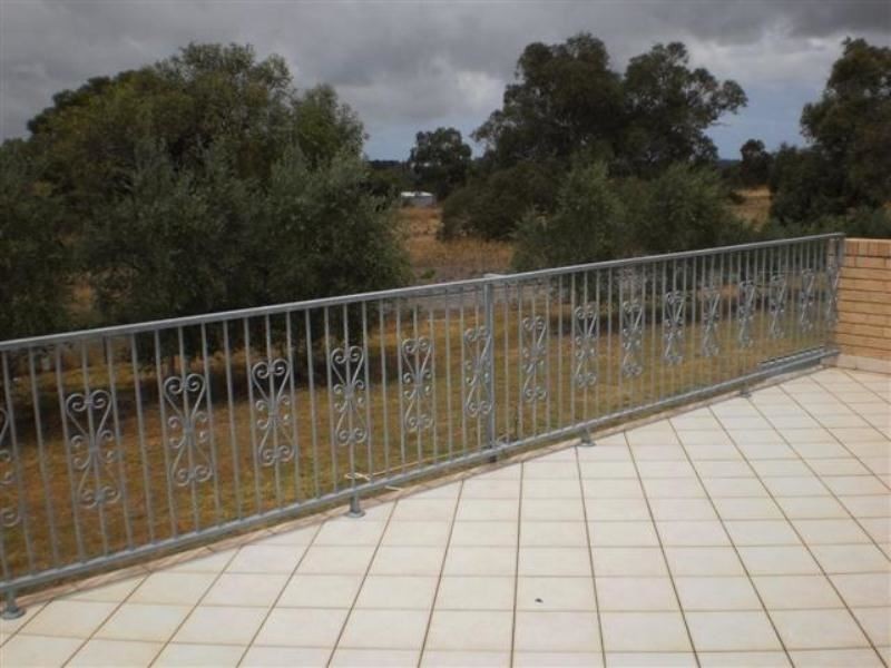 44 Via Vista Drive, Mariginiup WA 6065