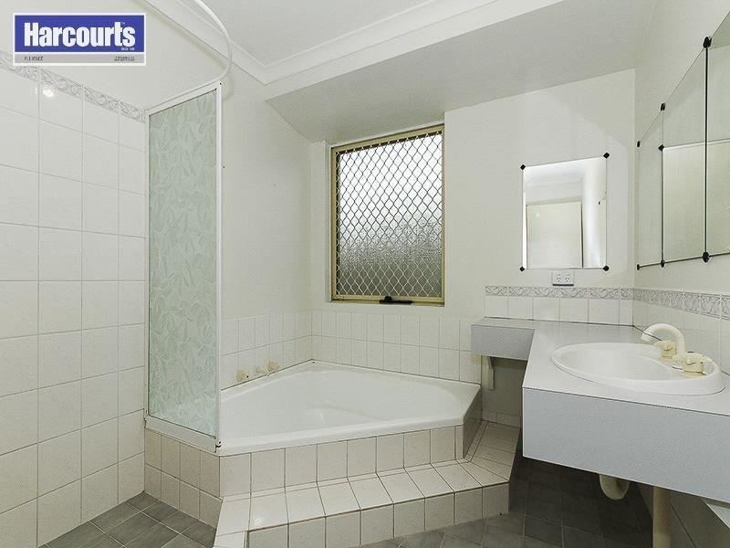 14 Drammen Elbow, Merriwa WA 6030