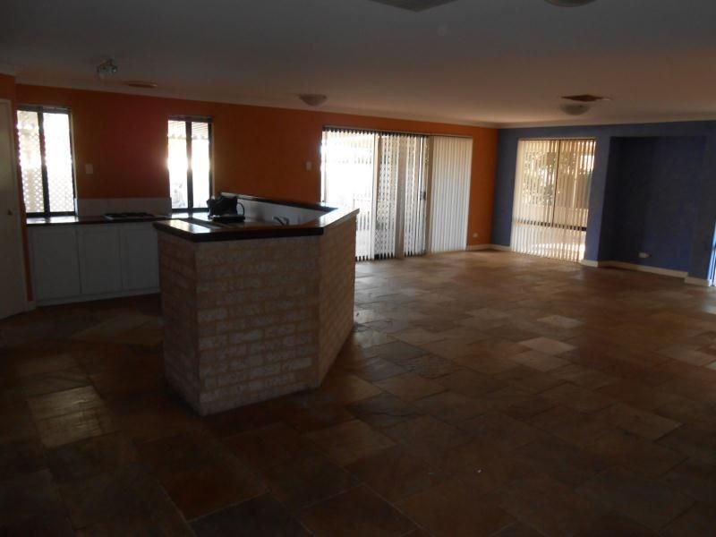 111 BALLADONG LOOP, Carramar WA 6031
