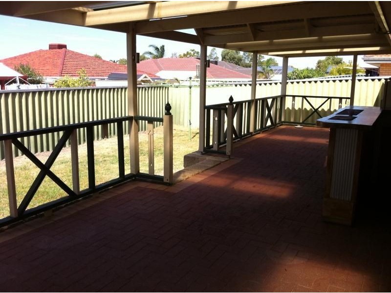 14 TARAKAN HEIGHTS, Marangaroo WA 6064