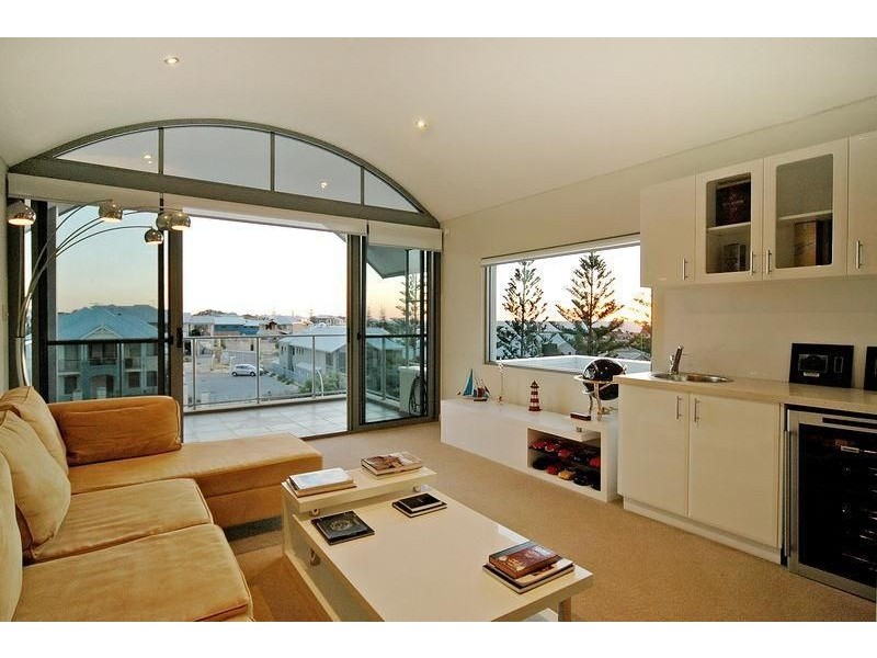 12 SWANSEA PROMENADE, Mindarie WA 6030