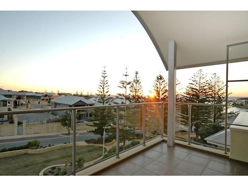 12 SWANSEA PROMENADE, Mindarie WA 6030