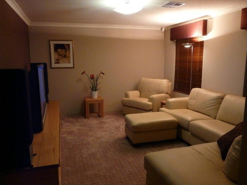 11 Westwood Meander, Carramar WA 6031