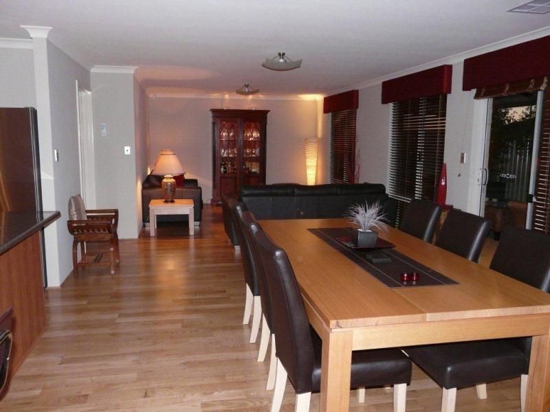 11 Westwood Meander, Carramar WA 6031