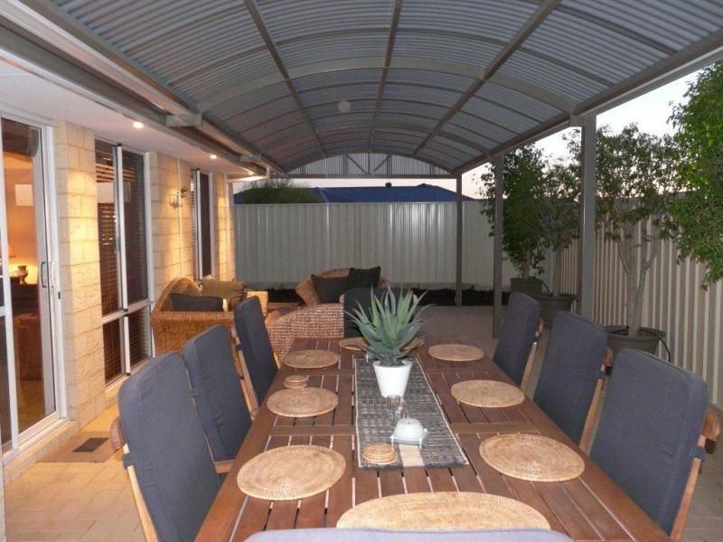 11 Westwood Meander, Carramar WA 6031