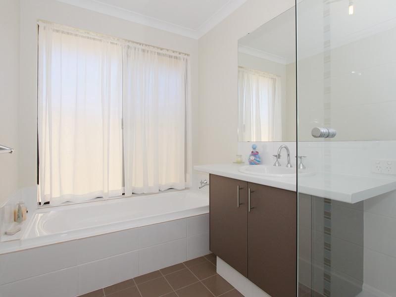 14 Lynella Circuit, Banksia Grove WA 6031