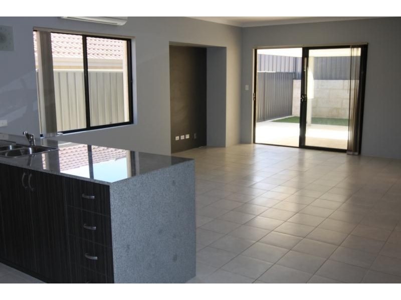 22 Strathmerton Road, Banksia Grove WA 6031