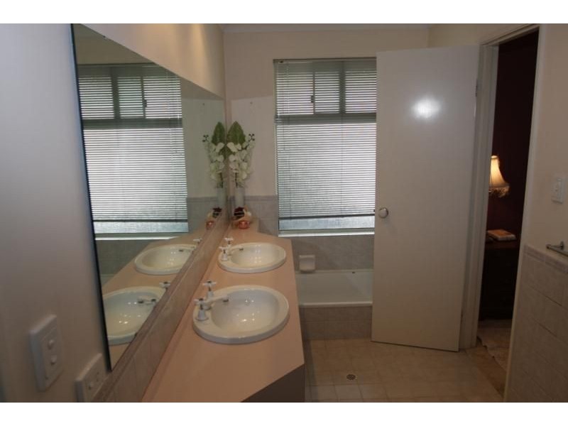 8 Lowana Court, Currambine WA 6028