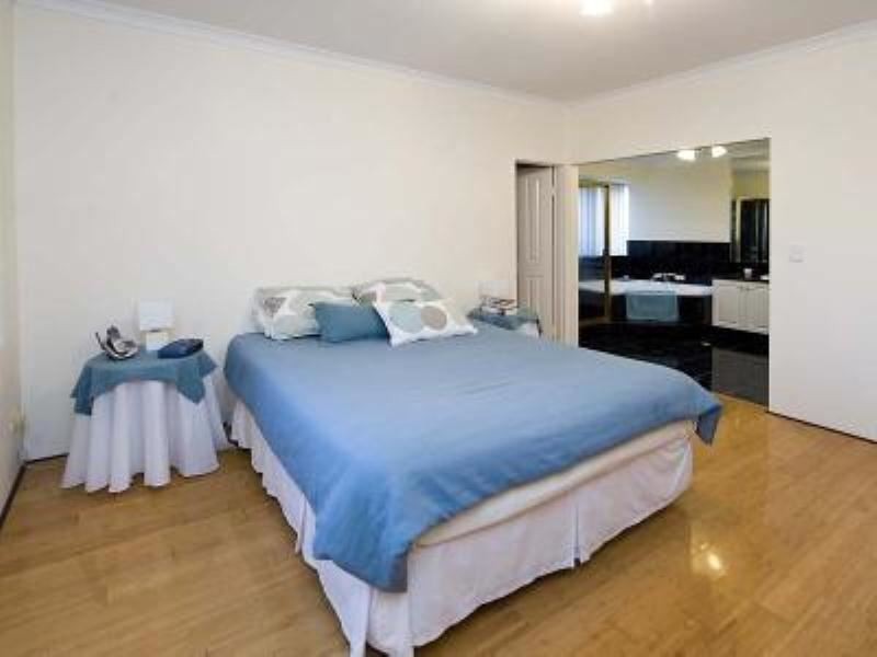 35 Manhattan Avenue, Iluka WA 6028