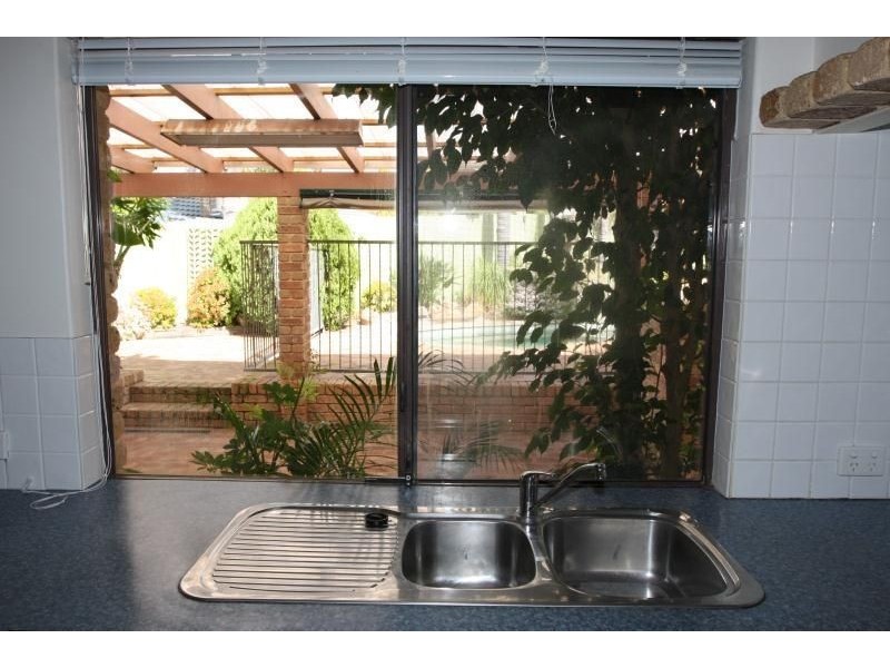 4 AMBER GROVE, Edgewater WA 6027