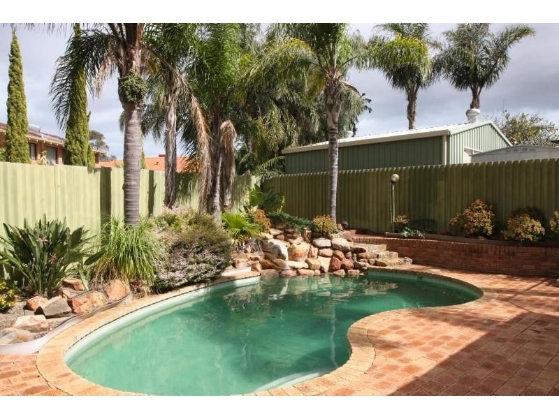 4 AMBER GROVE, Edgewater WA 6027