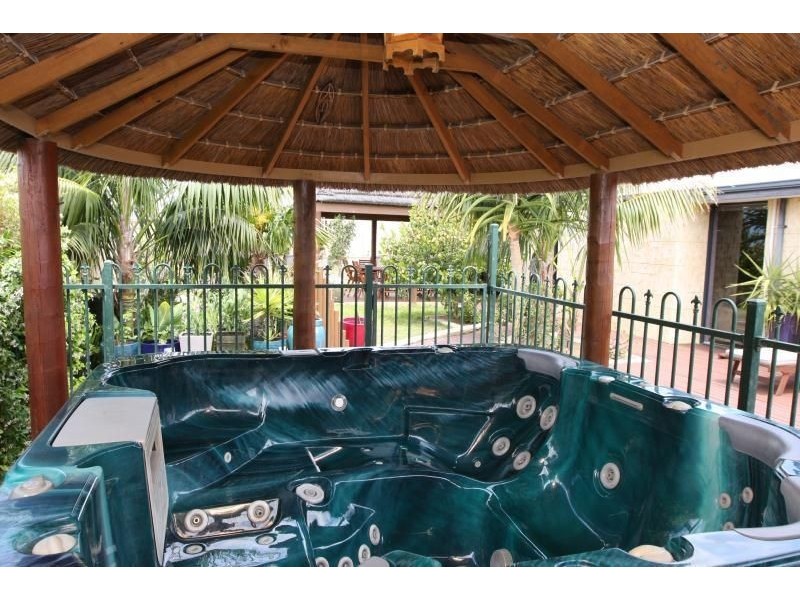 11 SHROPSHIRE CRESCENT, Butler WA 6036