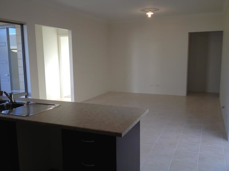 2/23 Floresta Street, Sinagra WA 6065