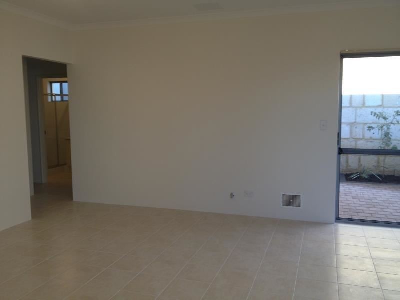 2/23 Floresta Street, Sinagra WA 6065