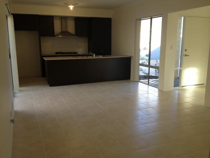 2/23 Floresta Street, Sinagra WA 6065