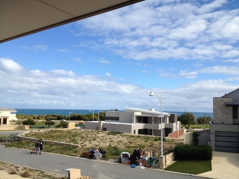 32 CLEARVIEW AVENUE, Burns Beach WA 6028