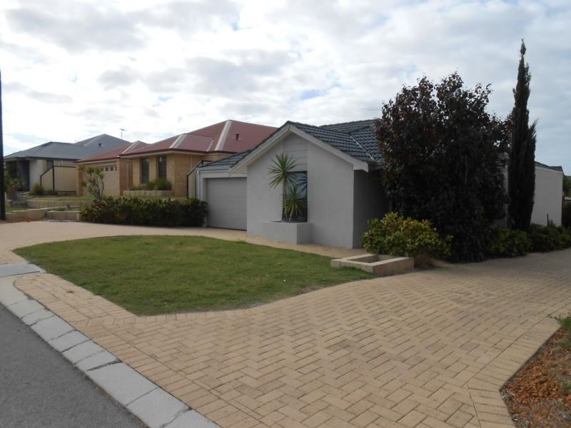 1/8-10 Salamanca Turn, Clarkson WA 6030