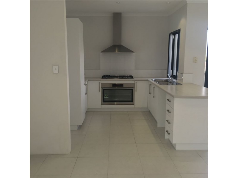 2/11 SHIPTON LOOP, Ashby WA 6065