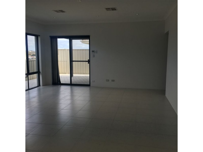 2/11 SHIPTON LOOP, Ashby WA 6065