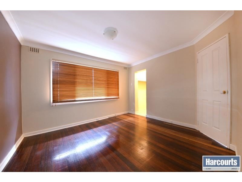 27 Brecknock Way, Girrawheen WA 6064