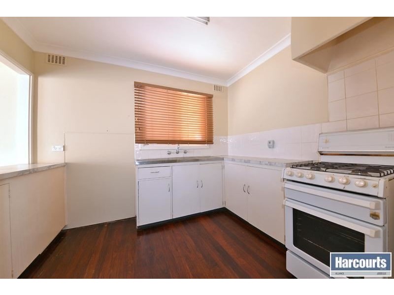 27 Brecknock Way, Girrawheen WA 6064