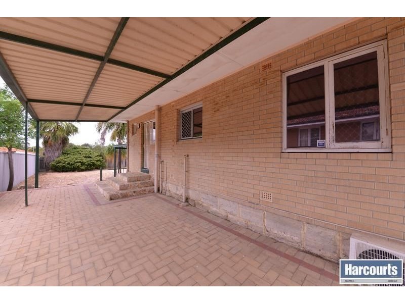 27 Brecknock Way, Girrawheen WA 6064