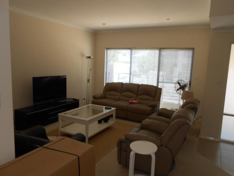 4 METRO BOULEVARD, Clarkson WA 6030