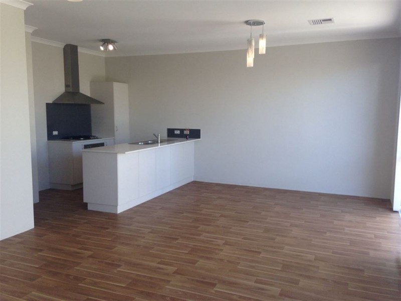 42 BOWLINE AVENUE, Alkimos WA 6038