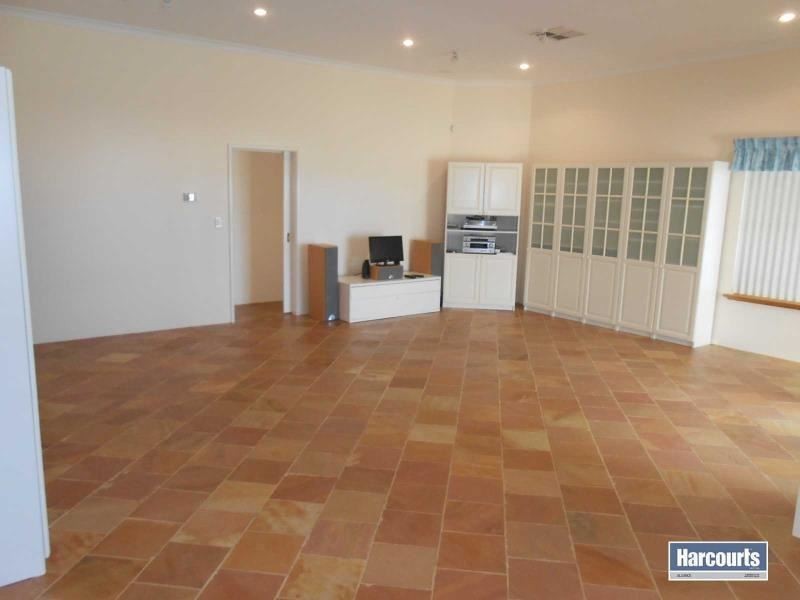 4 Chittering Vista, Pearsall WA 6065