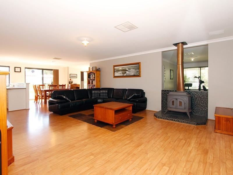 6 Newlyn Place, Yanchep WA 6035