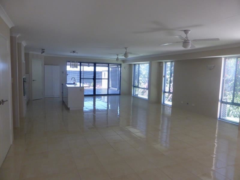 7 Saxicola Road, Banksia Grove WA 6031