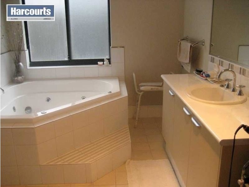 7 Saxicola Road, Banksia Grove WA 6031