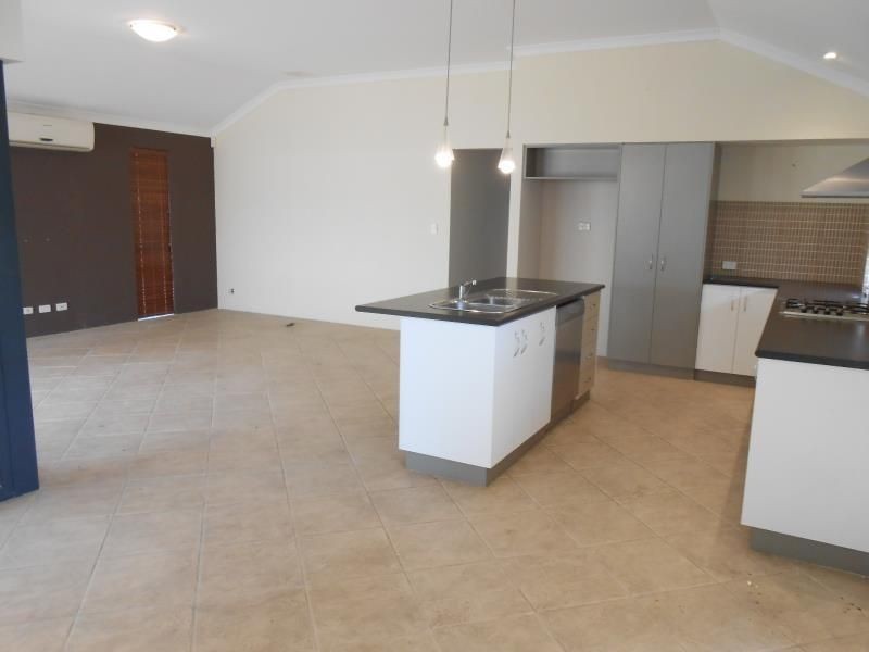 122 OCEAN KEYS BOULEVARD, Clarkson WA 6030