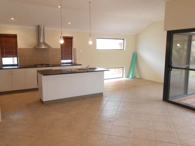 122 OCEAN KEYS BOULEVARD, Clarkson WA 6030