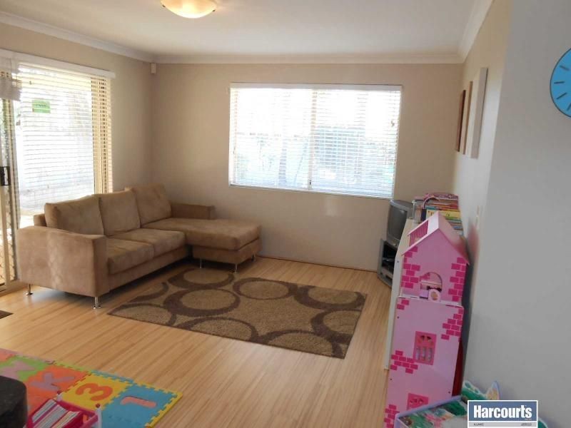 8A Earl Court, Merriwa WA 6030