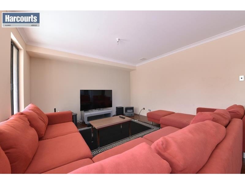 14 STANBROKE TURN, Carramar WA 6031