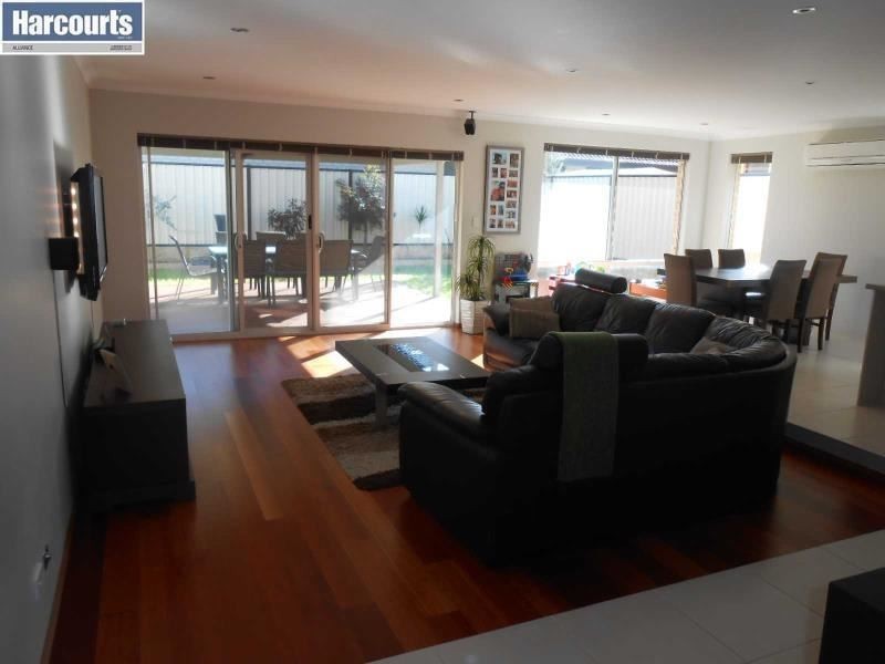 19 LA MIRADA AVENUE, Clarkson WA 6030