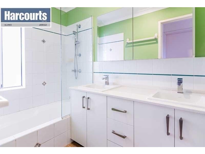 8 Roamer Street, Heathridge WA 6027