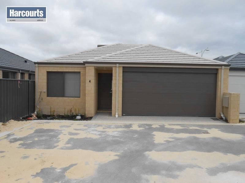 4 LEMANN TURN, Banksia Grove WA 6031