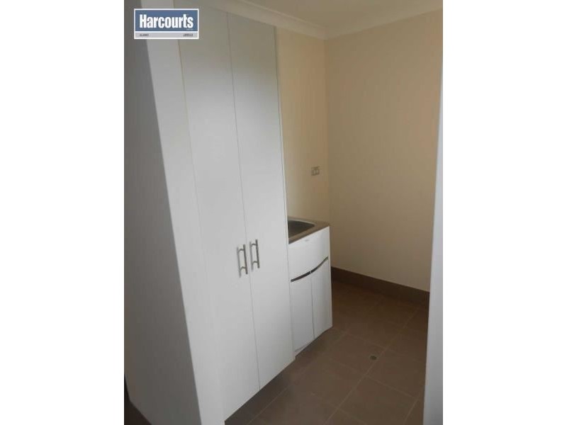 4 LEMANN TURN, Banksia Grove WA 6031