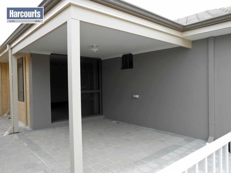 4 LEMANN TURN, Banksia Grove WA 6031