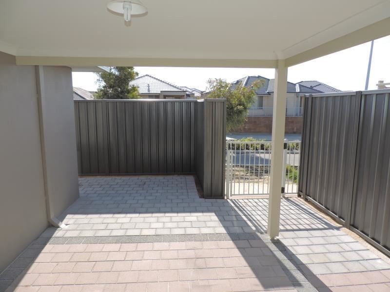 4 LEMANN TURN, Banksia Grove WA 6031