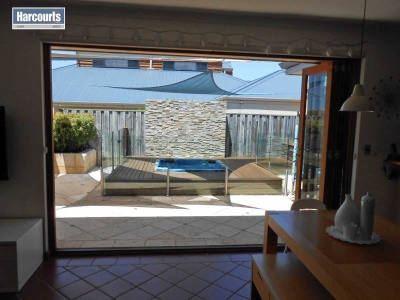 19 AVONDALE COURT, Mindarie WA 6030