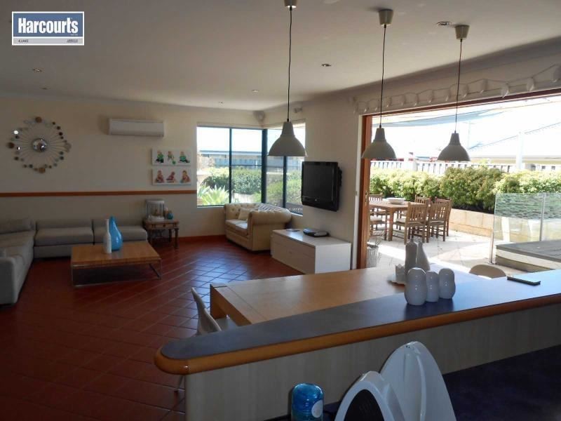 19 AVONDALE COURT, Mindarie WA 6030