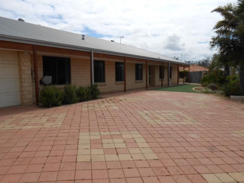 8 KIMBE COURT, Mindarie WA 6030