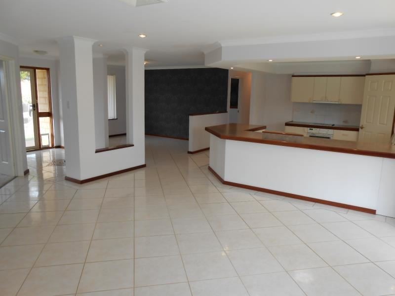 8 KIMBE COURT, Mindarie WA 6030