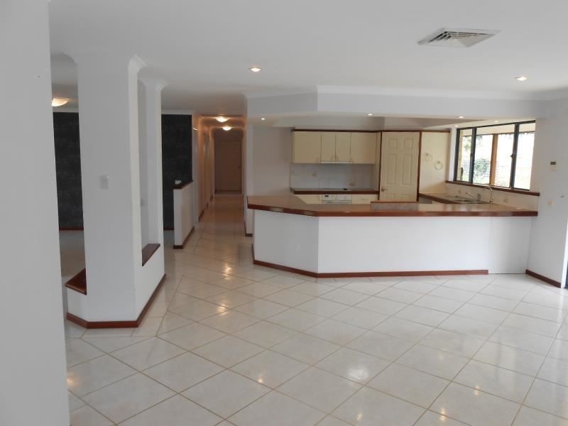 8 KIMBE COURT, Mindarie WA 6030