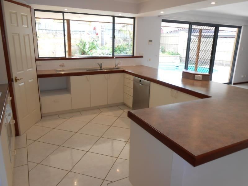 8 KIMBE COURT, Mindarie WA 6030