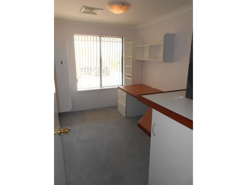 8 KIMBE COURT, Mindarie WA 6030